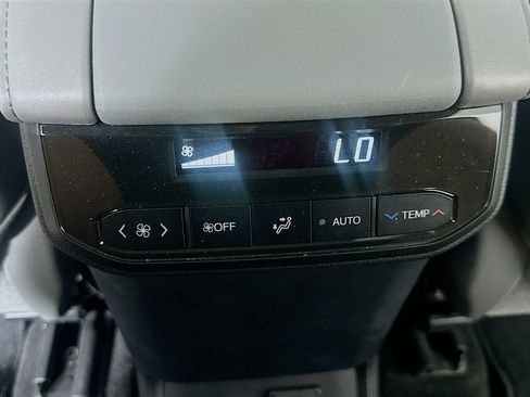 Used 2023 Toyota Highlander Limited FWD image 32