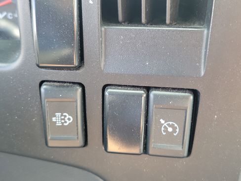 Used 2023 Isuzu NPR image 15