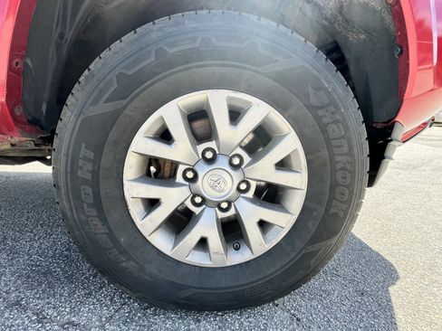 Used 2018 Toyota Tacoma SR5 image 10