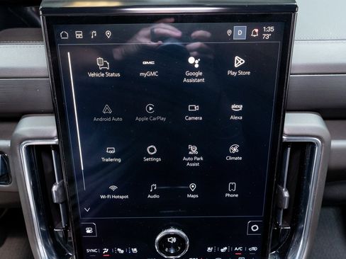 Used 2025 GMC Yukon Denali image 19