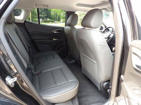 Used 2024 Chevrolet Trax ACTIV w/ Sunroof Package FWD image 38