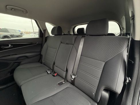 Used 2019 Kia Sorento LX image 27