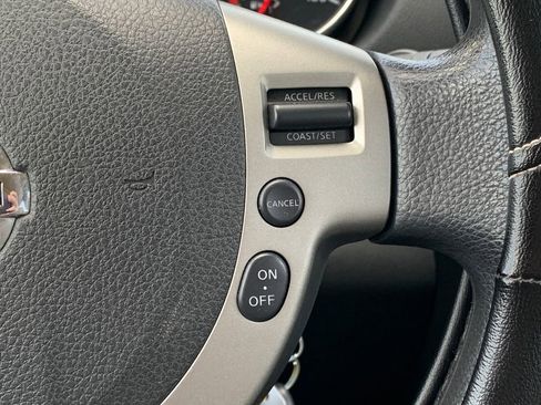 Used 2013 Nissan Rogue SV w/ Premium Pkg image 12