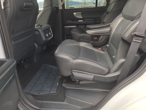 Used 2025 Ford Expedition Platinum AWD/4WD image 22
