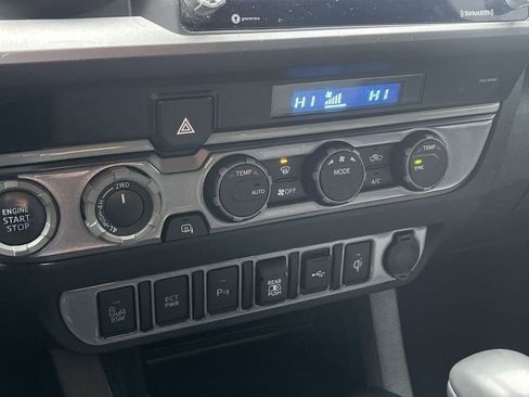 Used 2022 Toyota Tacoma TRD Off-Road image 33