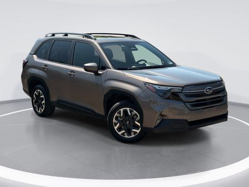 Used 2025 Subaru Forester Premium AWD/4WD image 2
