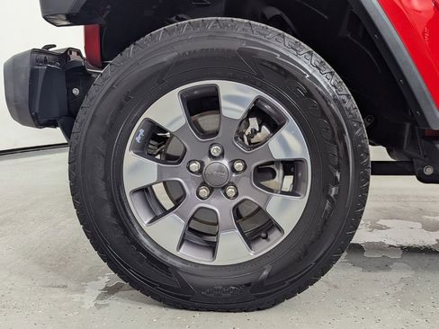 Used 2019 Jeep Wrangler Unlimited Sahara AWD/4WD image 9