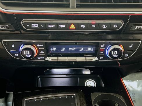 Used 2019 Audi Q7 3.0T Prestige w/ Prestige Package AWD/4WD image 12
