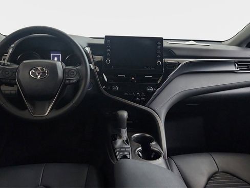 Used 2022 Toyota Camry SE image 16