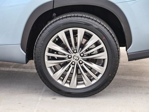 Certified 2021 Toyota Highlander Platinum FWD image 12