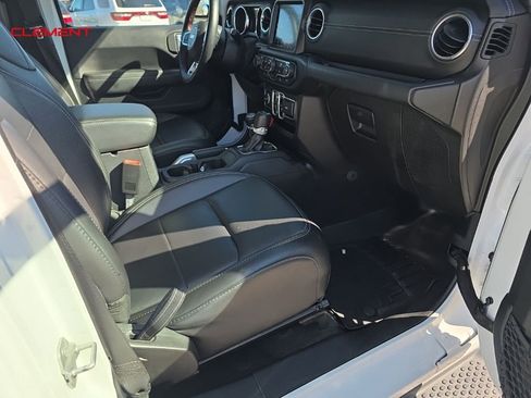 Used 2019 Jeep Wrangler Unlimited Sahara image 18