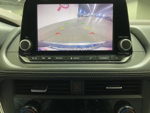 Used 2023 Nissan Rogue SV image 38