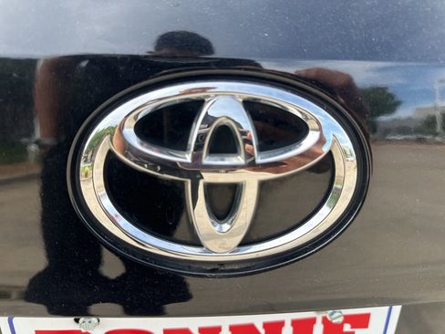 Used 2023 Toyota Highlander XLE image 13