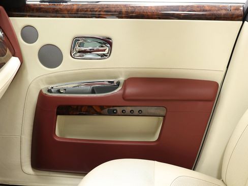 Used 2013 Rolls-Royce Ghost RWD image 22