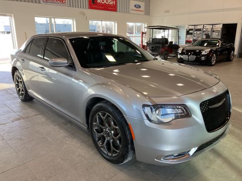 Used 2017 Chrysler 300 S image 3