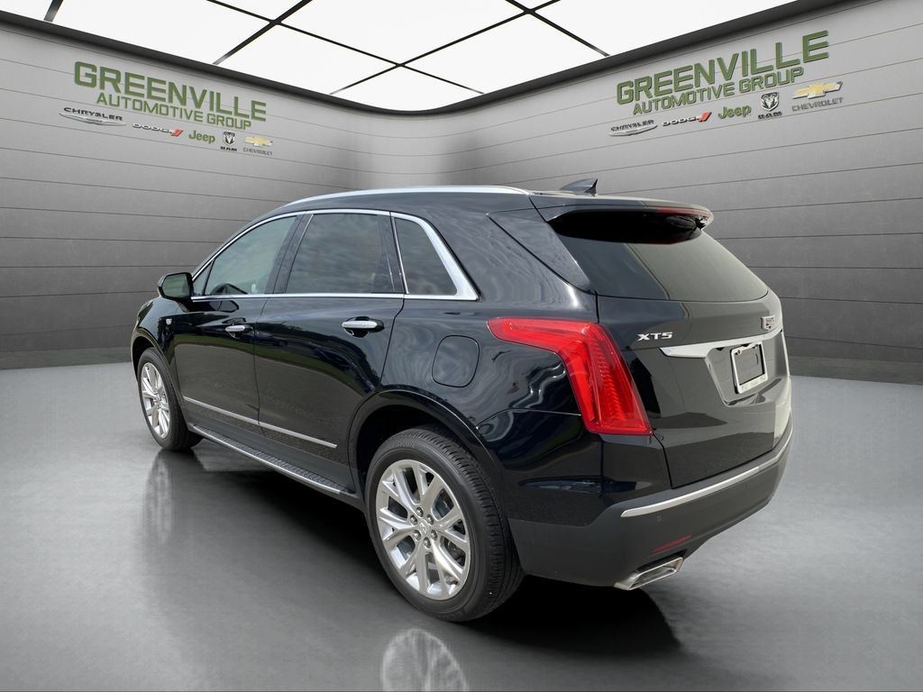 Used 2018 Cadillac XT5 Luxury w/ LPO, Sport Package FWD image 3