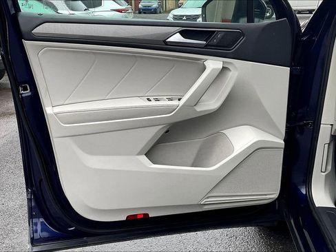 Used 2023 Volkswagen Tiguan SE w/ Panoramic Sunroof Package AWD/4WD image 22