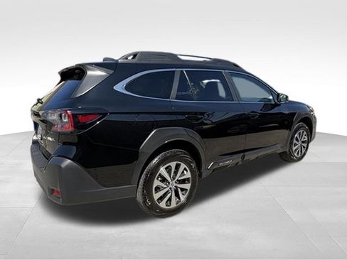Used 2024 Subaru Outback Premium AWD/4WD image 7