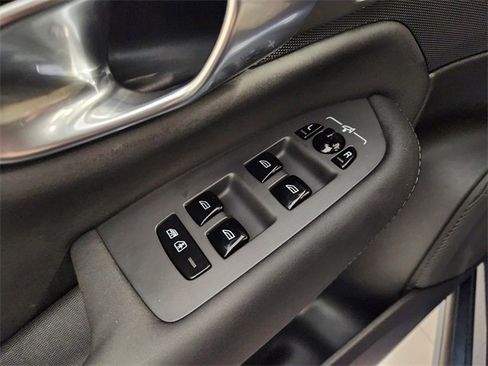 Used 2025 Volvo XC90 B6 Plus image 23
