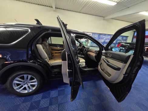 Used 2018 Ford Explorer XLT w/ Equipment Group 202A image 29