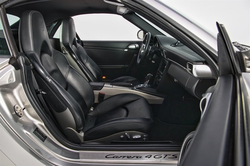Used 2012 Porsche 911 Carrera 4 GTS AWD/4WD image 32
