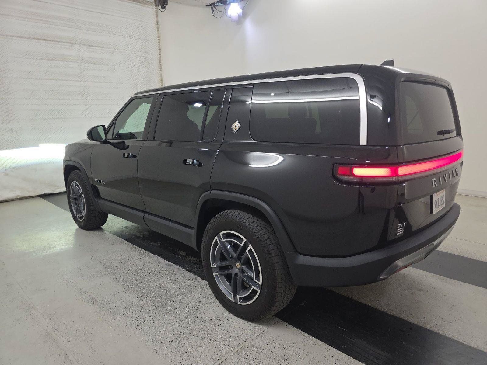 Used 2025 Rivian R1S Adventure Dual AWD/4WD image 4