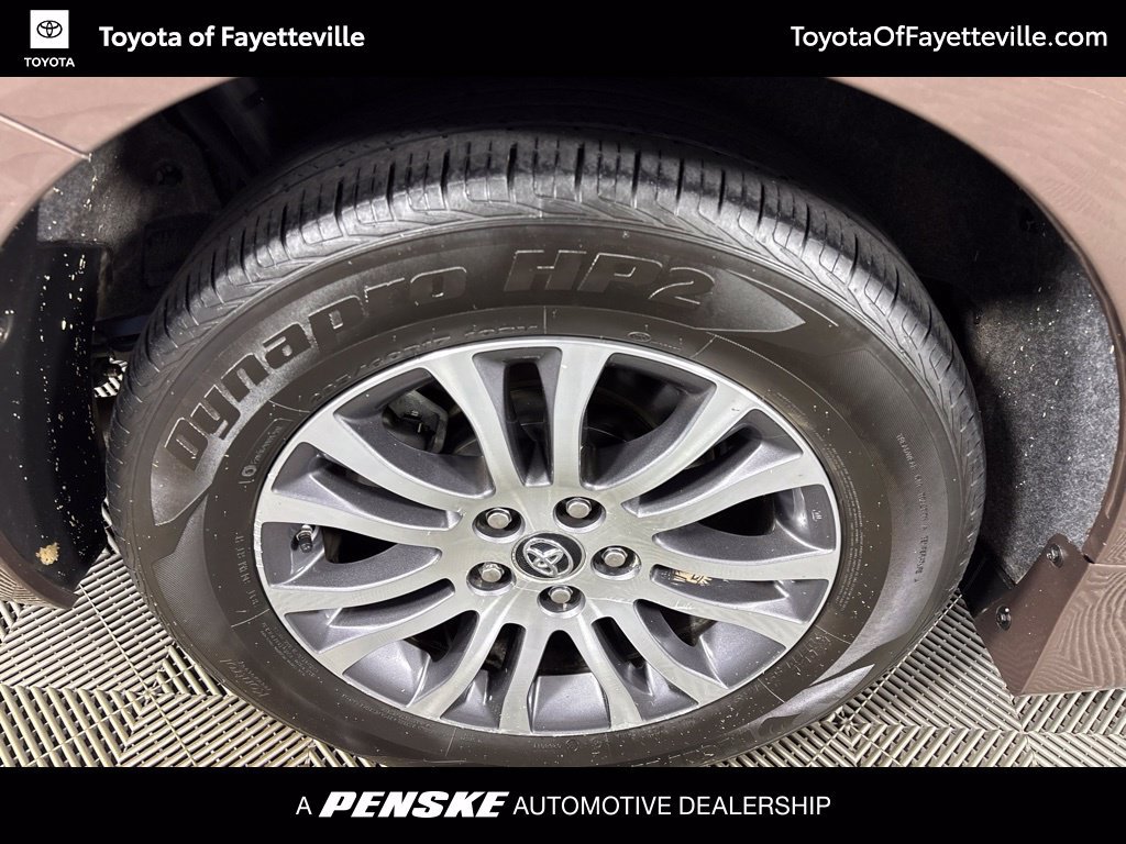 Used 2020 Toyota Sienna XLE w/ XLE Navigation Package FWD image 6