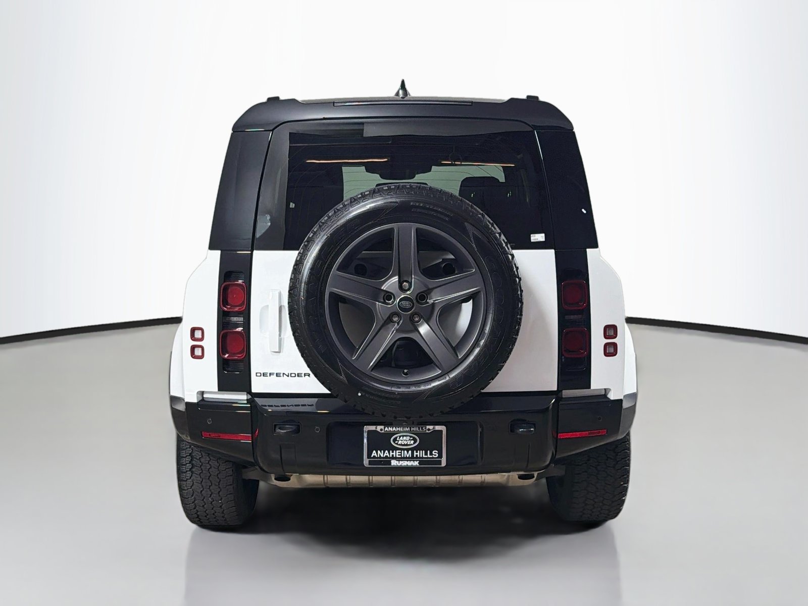 Used 2024 Land Rover Defender 90 X-Dynamic SE AWD/4WD image 4