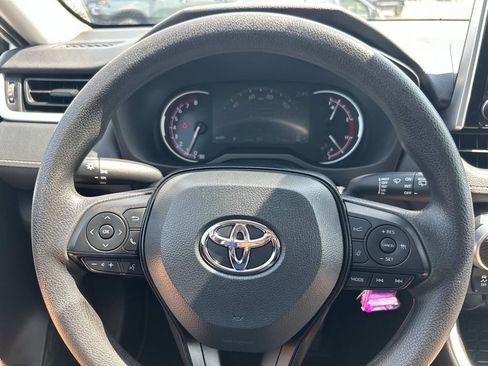 Used 2025 Toyota RAV4 LE AWD/4WD image 30