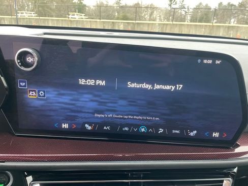 Used 2025 Chevrolet Traverse Z71 image 35