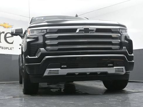 Used 2025 Chevrolet Silverado 1500 High Country AWD/4WD image 3