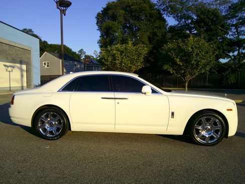Used 2013 Rolls-Royce Ghost RWD image 16