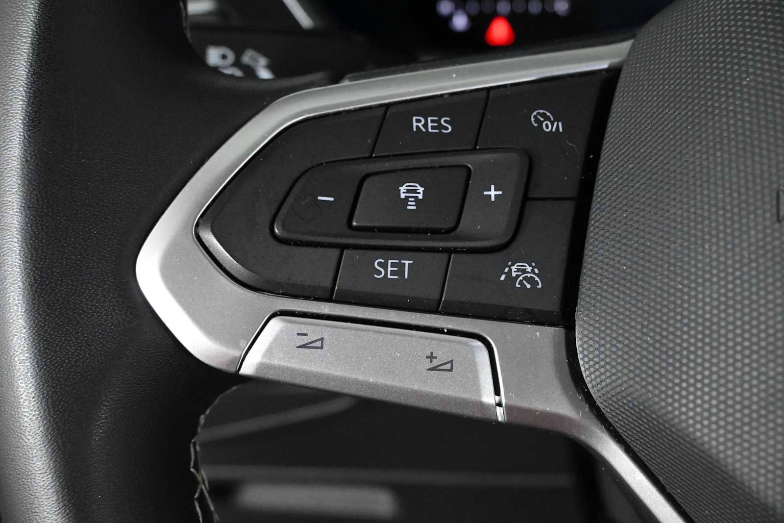 Certified 2022 Volkswagen Tiguan SE FWD image 22