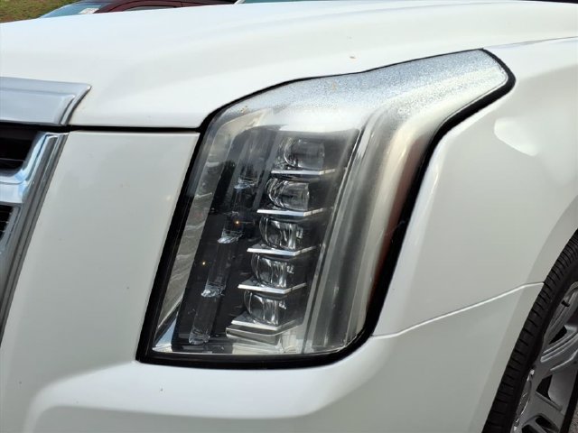 Used 2020 Cadillac Escalade ESV Premium Luxury AWD/4WD image 3