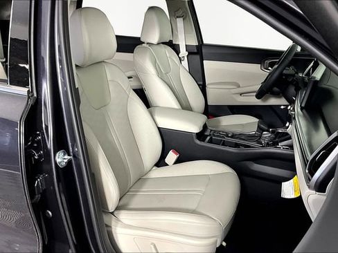 Certified 2026 Kia Sorento EX w/ EX Premium Package FWD image 12