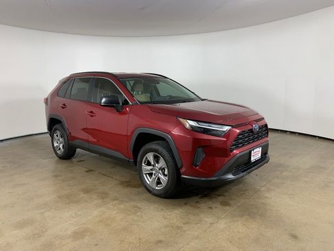 Used 2023 Toyota RAV4 LE AWD/4WD image 5