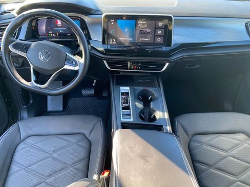 Used 2025 Volkswagen Atlas Cross Sport SE FWD image 30