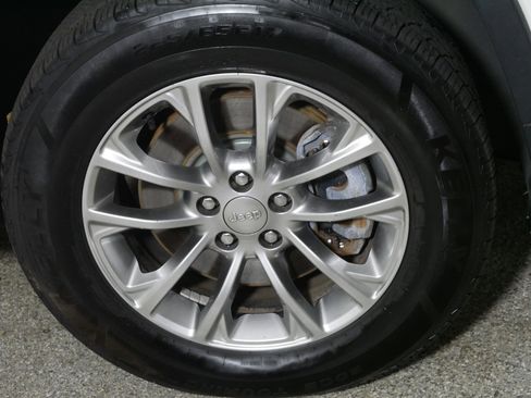 Used 2019 Jeep Cherokee Latitude Plus image 15