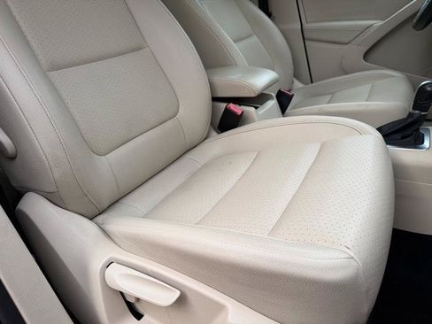 Used 2014 Volkswagen Tiguan SEL AWD/4WD image 60