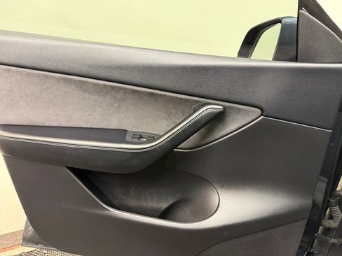 Used 2021 Tesla Model Y Performance image 11