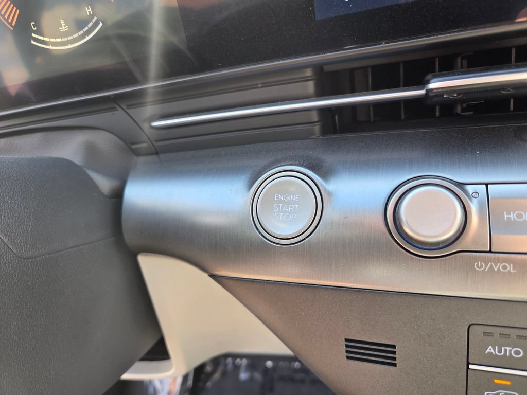 Used 2024 Hyundai Kona SEL FWD image 27