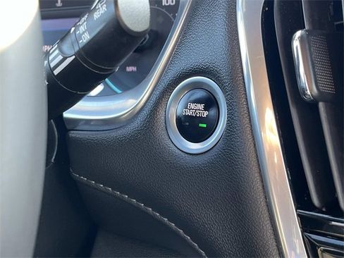 Used 2022 Chevrolet Traverse LT image 18