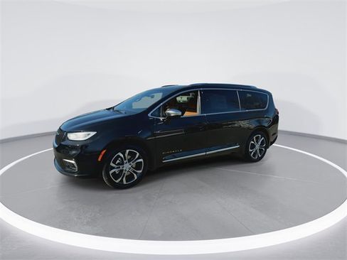 New 2026 Chrysler Pacifica Pinnacle image 4