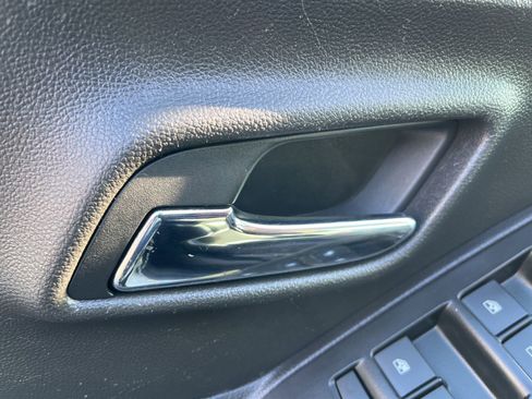 Used 2019 Chevrolet Trax LT w/ LT Convenience Package image 24