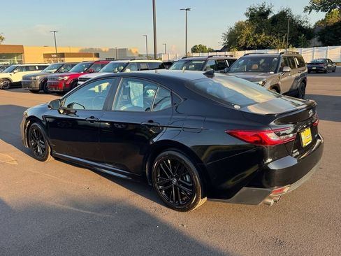 Used 2025 Toyota Camry SE FWD image 5