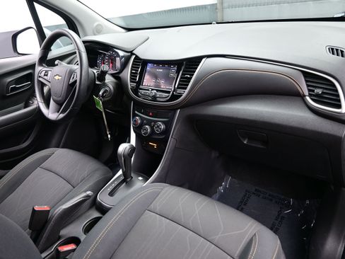 Used 2020 Chevrolet Trax LT w/ LPO, Cargo Package AWD/4WD image 14