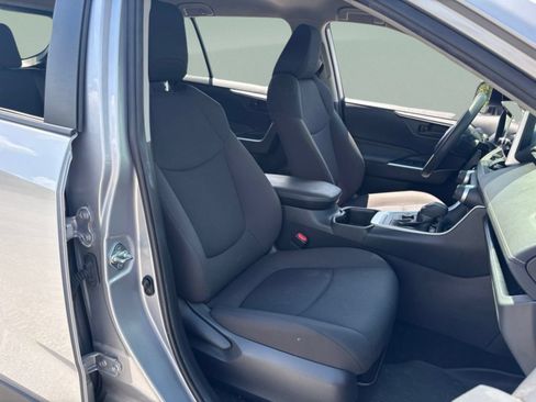 Certified 2023 Toyota RAV4 LE AWD/4WD image 31