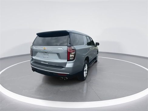 Used 2024 Chevrolet Suburban Premier image 8