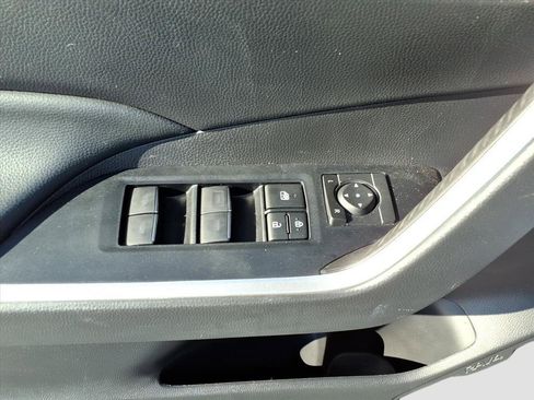 Used 2022 Toyota RAV4 XLE Premium image 27