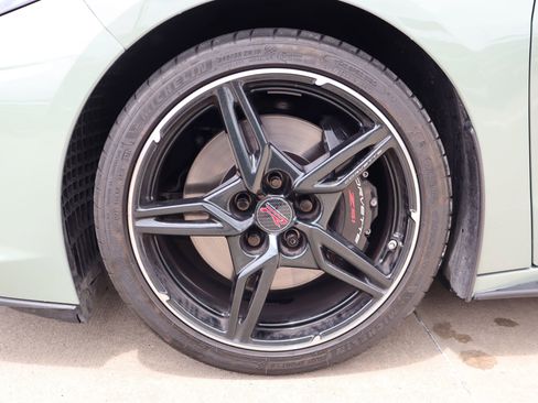 Used 2024 Chevrolet Corvette Stingray Premium Conv w/ Z51 Performance Package RWD image 10